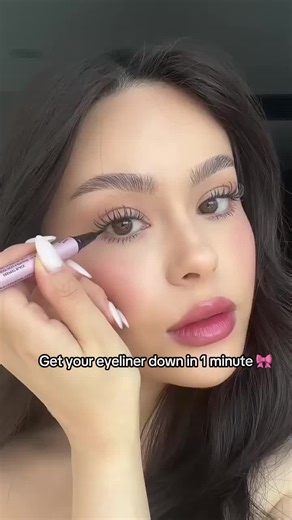 Winged liner but make it smooth and effortless.#linertutorial #beauty#makeuphacks