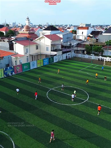Seru-seruan di lapangan, ketawa bareng, capek bareng, pulang puas ⚽🔥 Karena keseruan main bola paling nikmat kalau dimainkan rame-rame di lapangan terbaik! Main di Sultan Sport Arena 🏟️ Lapangan minisoccer terbesar di Makassar ✨ Program Member Sultan Sport Arena 💰 Potongan Rp100.000 / jam 📅 Minimal main 2x dalam sebulan Yuk ajak timmu, atur jadwal, dan rasakan serunya main tanpa batas! 📲 Reservasi sekarang via WA 0853-9984-2278 #SultanSportArena #ProgramMember #KeseruanMain #MiniSoccerMakas