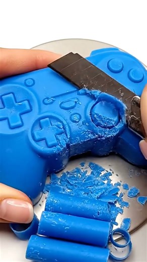 EXTREME CRUNCH ASMR 🎮 Slicing Blue Game Controller Soap (Thick Rolls & Crunchy Edges)