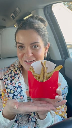 Alison Havens on Instagram: "@heinz Dippers are the ultimate on-the-go mom hack! Check out @devil.dawgs to grab some Heinz Dippers at participating locations 🍟❤️🙌🏻 #ad"