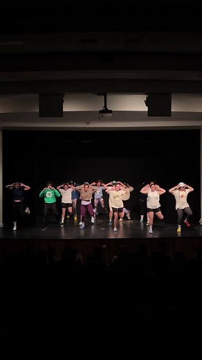Encore une fois cette année, notre équipe d’animateurs et d’enseignants se sont dépassés pour offrir une prestation remarquable lors du gala des élèves de 1re secondaire. #collegebourget #bourgetcollege #gala #tiktoktrends