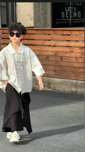 #luhanModel #viralvideos #ootdfashion #douyinstyle #handsameboy TikTok team don't underwive my video viral please