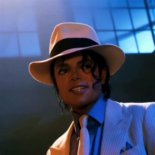 Michael jackson nunca teve que voltar pro topo,ele sempre esteve lá 👑🏆