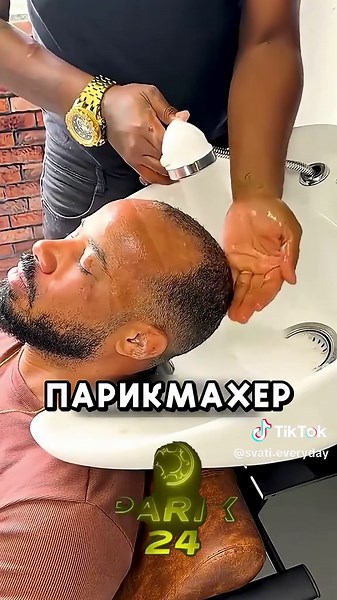 Парикмахерская ошибка: Накладные волосы разоблачены