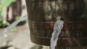 clip-1008277264-water-leaking-bucket-4k