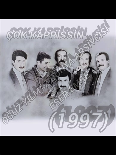 OĞUZ YILMAZ - ÇOK KAPRİSSİN (1997) COMPACT DİSC DİGİTAL AUDİO SÖZ MÜZİK : OĞUZ YILMAZ OĞUZ YILMAZ DÜNYA ARŞİVCİSİ ESER EMRE BENİ FAZLA ÜZÜYORSUN NE SÖYLESEM KIZIYORSUN BENİ ÇOK SAF GÖRÜYORSUN SÖZLERİME GÜLÜYORSUN ÇOK KAPRİSSİN FAZLADA NAZ SANA KİM VERDİ BU KADAR GAZ HUYLARINDAN VAZGEÇ BİRAZ YOKSA ÇEKER GİDERİM KENDİNE FAZLA GÜVENME YANILIRSIN ALDANIRSIN SONRA SÖYLEMEDİ DEME AVCUNU YALARSIN