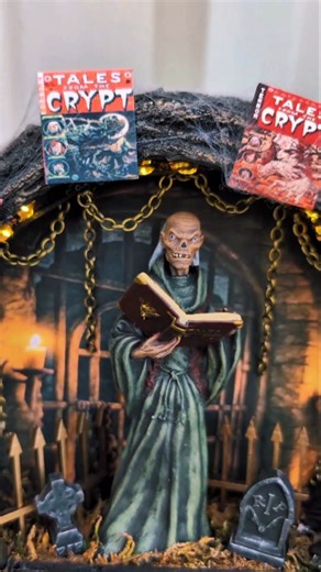 Happy Birthday to the one and only @johnkassir the voice behind the Crypt Keeper! If you remember his laugh… you’re one of the real ones 🕯️New mini wreath now in my shop LINK IN COMMENTS #talesfromthecrypt #thecryptkeeper #90shorror #horrorcollectors #spookyseason👻 | Grim Wreath, LLC