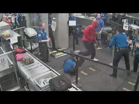 Video shows Phoenix TSA agents attacked at Sky Harbor Airport