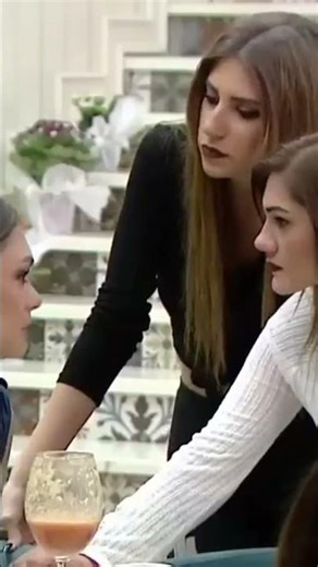 Hazal'ın Sindiremediği Şeyler Var #kısmetseolur
