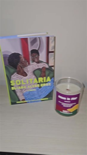 🆕 Now stocking candles by Latina owned brand, Bonita Fierce Candles. 🕯️ 🇸🇻 I've been following the owner, Melissa, who is of Salvadoran heritage and also a fellow New Yorker, for a while! I finally took the plunge and stocked up on a bunch of her 3.5oz size candles (with a few 8.5oz added) for the holiday season. 🫶🏾 Here I'm lighting the Como la Flor candle, which pays homage to the Queen of Tejano, Selena Quintanilla. Immediately, I was swept away by the exploding scent of a fresh, botani