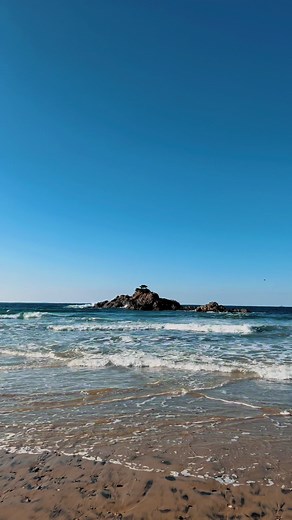 現実から逃げ出したい時は海に来る。 波の音が掻き消してくれるから。 📍野北海岸 ／ 福岡 📍Nokita Coast ／ Fukuoka #japan #japantravel #tiktoktravel #日本の風景 #そうだtiktokで旅をしよう