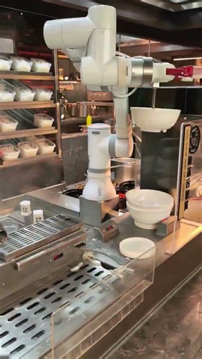Robotic Arm Making Noodles in a Chinese Kitchen. #kitchen #chineserobot #noodles #chinarobot #robots