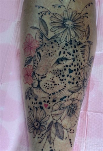 Leopard × birth flowers 🐆🌸 #leopardtattoo #birthflowertattoos #floraltattoo #finelinetattoo #tattooartistuk