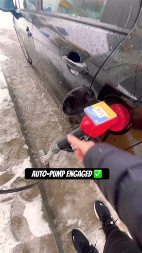 The gas pump game try#4 will we ever land on an even dollar 🧐 ‪@shell‬ #games #cars #gas #shorts