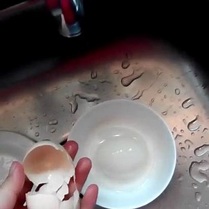 How to shell a boiled egg in seconds? #VideofromChina | Discover China