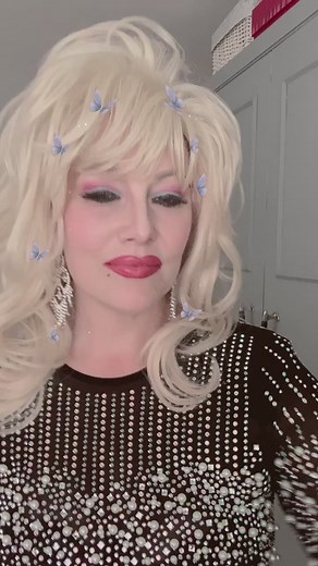 Dolly Parton Impersonator Sings 'Go Tell It on the Mountain' - The Dolly Show