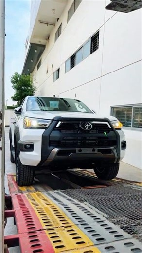 Powerful 4x4 Hilux Revo 🔥