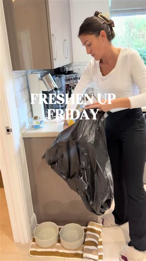 Another Friday, another cleaning session🫧 #FreshenUpFriday #CleaningMotivation #CleanWithMe #CleaningRoutine #cleaningtips @OceanSaver