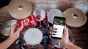 Das Comedy Programm für deine Pause: Einfach QR-Code scannen und die lustigsten Videos auf YouTube schauen. Entdecke jetzt alle 5 KITKAT Breaks auf www.kitkat.de! #mycomedybreak | KitKat