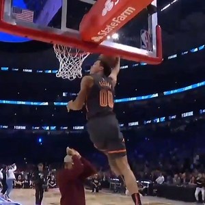 6.6M views · 32K reactions | Aaron Gordon and Derrick Jones Jr. put on an insane show at the 2020 NBA Dunk Contest. Gordon lost by one point after dunking over Tacko Fall for his last dunk. | SportsCenter | Facebook