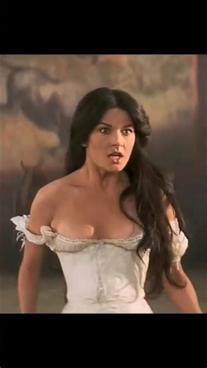 zorro fencing the beautiful catherine zeta jones#hollywood #zoro #catherine