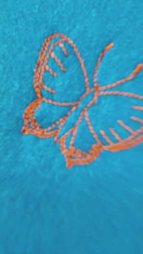 🧵 Pfaff Creative Expect 350 – jetzt im Angebot! Seit vorgestern gibt’s diese Maschine bei uns zum Sonderpreis – ganze 600 € günstiger als der reguläre UVP 😍 Wir haben sie natürlich gleich getestet 🎥 → Auf YouTube findest du seit gestern unser neues Video mit dem ersten Eindruck, allen Funktionen und dem Fazit, warum sie aktuell der Preis-Leistungs-Sieger unter den Näh- & Stickkombis ist. Wenn du eine Maschine suchst, die viel Ausstattung für ihr Geld bietet, ist das ggf. deine Maschine ✨ 🎬 J