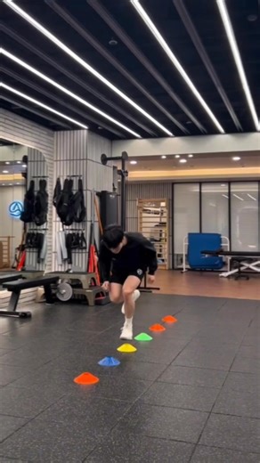 4.7K views · 68 reactions | "Jump + Cognitive Training Using Charts 易⚡️" Input → Processing → Output – Training the mind and body to react faster and smarter!  #BrainAndBody #CognitiveTraining #SpeedSkating #SkaterLife #TrainSmart #ReactionTime #KeepPushing #ChasingGreatness | Skating Lover | Facebook