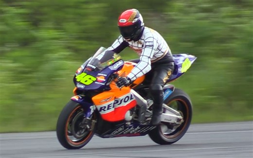 本田MOTOGP赛车 RC211V 2002年版赛道骑行