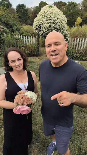 Send and save so you can practice the dip and kiss!! 💋 #weddingduo #weddingrecessional #weddingdipkiss #weddingdip #weddingpractice | The Wedding Duo