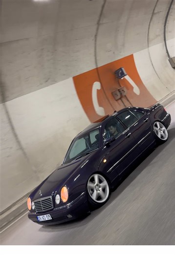 Exploring the Iconic Mercedes-Benz W210