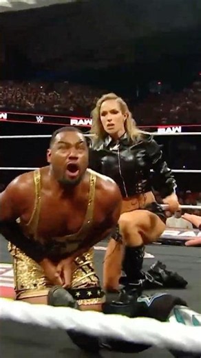 WHAT ARE YOU DOING MAXXINE?!?! We’ve NEVER seen Maxxine Dupri act this way 🫢 #WWERaw