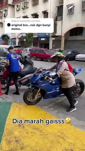 Ducati Panigale V4 Sound Check Reaction