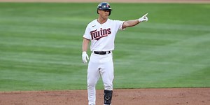 Refsnyder stays hot with remade swing