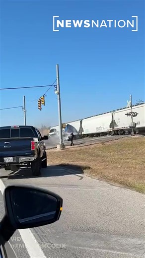 686K views · 2.9K reactions | Video captured the moment a train collided with an 18-wheeler transporting cars. Police in Schertz, Texas, say no injuries were reported and urge the public to obey warning signs at railroad crossings. MORE: https://www.newsnationnow.com/ | NewsNation | Facebook