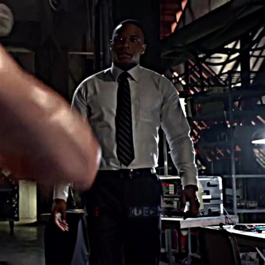 Arrow: episódio ‘Absolute Cinema’ - cena do Oliver Queen