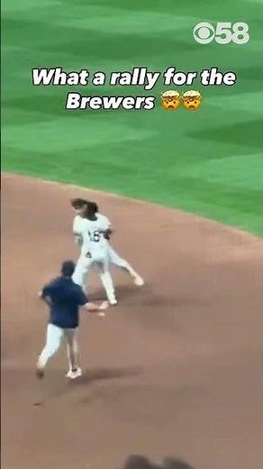 What a rally for the Brew Crew over their rival Cubs 🤯🤯