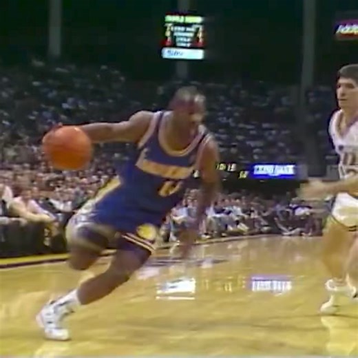 One of the most iconic basketball moves ever, Tim Hardaway's 'Killer Crossover' 🌪 Join us in wishing 5x NBA All-Star 🌟 and Hall of Famer Tim Hardaway Sr. a very Happy #NBABDAY! 🎉 #TimHardaway #KillerCrossover | NBA