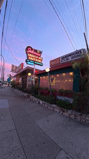 Johnnie’s Pastrami is one of Los Angeles’ most iconic sandwich spots, famous for stacked pastrami sandwiches, chili cheese fries, and classic diner vibes. In this video we visit Johnnie’s Pastrami, explore its history, taste-test the legendary sandwich, and see why locals say it’s one of the best pastrami spots in LA. Perfect for fans of LA food reviews, classic diners, and must-try Southern California eats. Address: 4017 Sepulveda Blvd, Culver City, CA 90230 #johnniespastrami #lafood #foodrevie