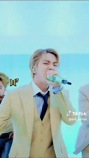 ▄︻デ⟭⟬⁷━✮втѕ✮❥❥ على TikTok