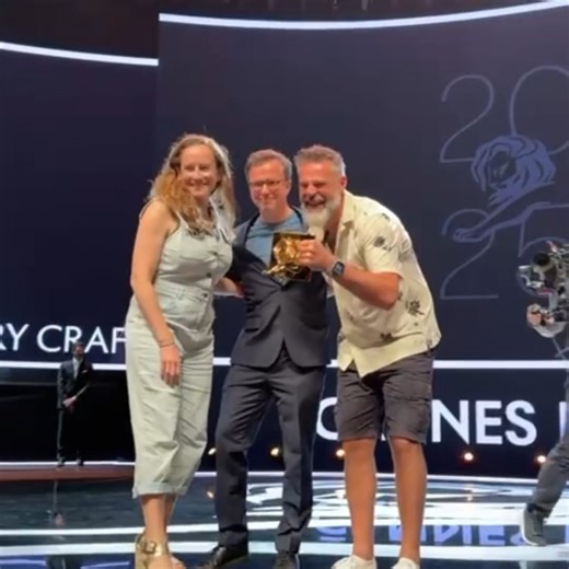 This hidden eye test’s message changes depending on the viewer’s eye health. The world-first campaign from VML Sydney for 1001 Optometry wins Gold in Industry Craft at Cannes Lions International Festival of Creativity! Learn more about the work: https://www.vml.com/work/the-hidden-eye-test #CannesLions2025 #VMLCannes #VML | VML | Facebook