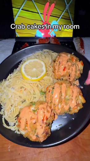 Making Crab Cakes in my room! 🦀🎂🥟 Ingredients & instructions 👇 Mix into a large bowl: * 1/2 Cup Mayo * 1 Egg * 1/3 cup Dijon Mustard * 1 Tbsp Worcestershire sauce * 4 Garlic cloves * 1-2 pounds of Crab Meat * 1 Cup Japanese Panko bread crumbs * Juice of half a lemon * Splash of red hot sauce * Lemon Pepper * Cajun Seasoning * Paprika * Onion Powder * Red Chili Flakes * Parsley * Chives Mix well, then form mixture into balls. Place them on a baking sheet. Melt some garlic butter and brush it 