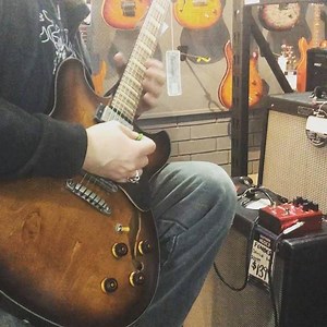 The #fender Santa Ana overdrive is the real deal. One of the most fully featured overdrives I’ve ever seen. And I’ve seen a lot! 2 distinct voices, buffered or true bypass, 4 band EQ, switchable gain or volume boost. From mild grit to an impressive scream, but first and foremost, the tone is there. This thing. #hotdamn https://www.southernmusic.com.au/products/fender-santa-ana-overdrive-pedal?variant=3957382152232 And todays timber, The Ibanez ASV10A is a whole lot of hollowbody for only $749, o