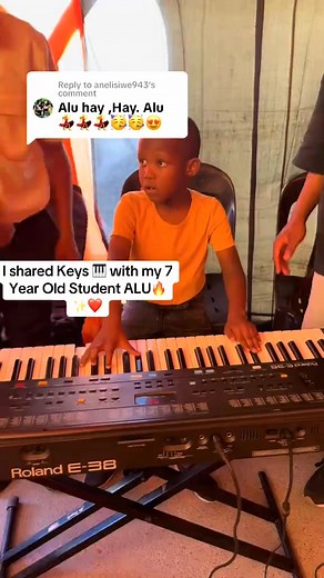 Young man giving Roland E-38 instructions. | Maoeng