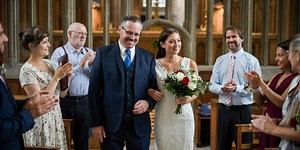 Die besten Kirchenlieder für Einzug, Ringtausch und Auszug im Überblick!