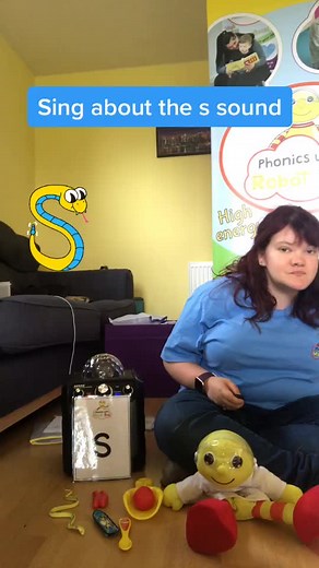 This week is S week!#phonicswithrobotregcarshalton #phonicsfun #jollyphonics #kidsclasses #funlearning #workingfromhome