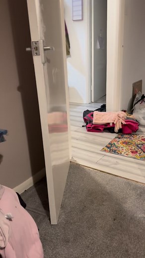 When Kenneth the puppy cocker spaniel arrived he quickly discovered that fabric cages make great chew toy. Now Dolly uses the new “custom window” to keep an eye on everything. 😂 #jackapoo ￼#peepingdolly #hellothere #lillysdoggroomingatavonanimalfeeds #ivddsurvivor #paralyseddog | Lilly's Dog Grooming at Avon Animal Feeds