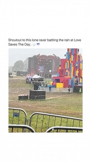 102K views · 156 reactions | A real raver right there.. ☔️ : TT/atobtoz | DnB Rollers | Facebook