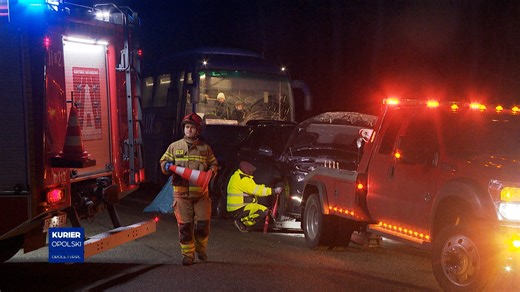 #KurierOpolski | Siedem osób trafiło do szpitala. To bilans ostatnich, nocnych i wczesnoporannych zdarzeń drogowych w regionie. Jedną z głównych ich przyczyn było niedostosowanie jazdy do warunków pogodowych. #tvp3opole #opolskie #opole #informacje #opolecity #wiadomości #AlertDrogowy #Opolszczyzna #Wypadek #Policja #StrażPożarna #Bezpieczeństwo #Zima2026 #NaDrogach #Lokalnie #Wiadomości #Styczeń2026 #ZachowajOstrożność #Utrudnienia | TVP3 Opole