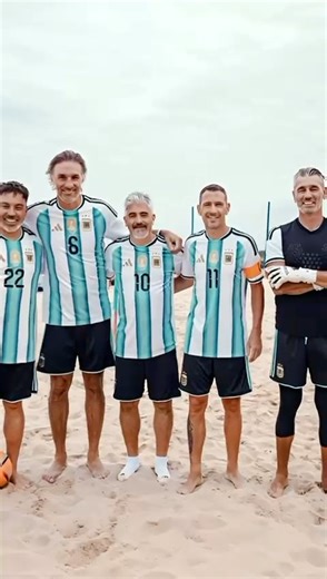 A look back at the 𝑳𝒆𝒈𝒆𝒏𝒅𝒔 𝑴𝒂𝒕𝒄𝒉 𝒅𝒆𝒃𝒖𝒕 in the Río de la Plata Derby! 🇦🇷🇺🇾 | Selección Argentina in English