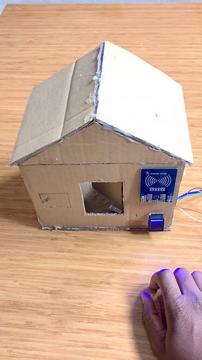 Contrôle du verrouillage de porte avec Arduino Uno R4 Minima à l'aide d'un lecteur d'empreintes digitalesTranslate | Méchant Circuit